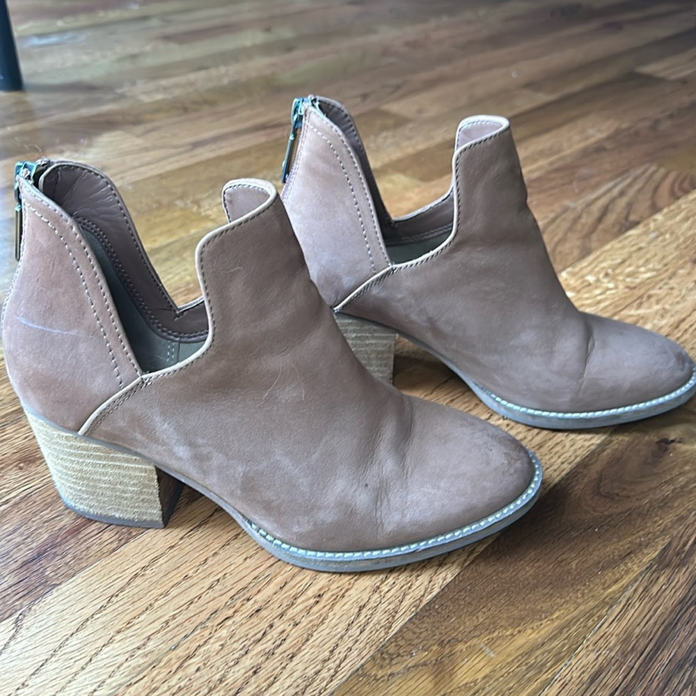 Blondo Waterproof Ankle Boots Booties Womens 6.5M Soft Brown Nubuck Leather